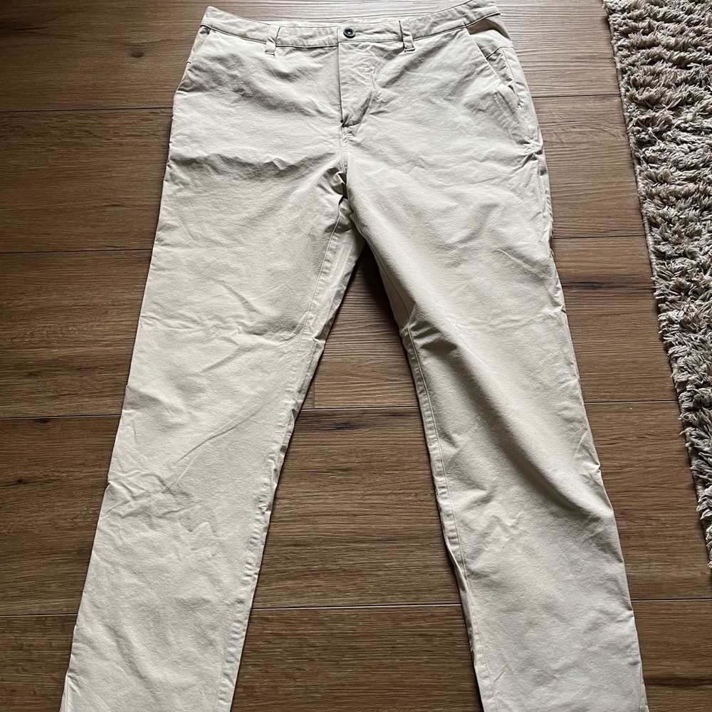 Vuori Men's Aim Canvas Pants Bone color